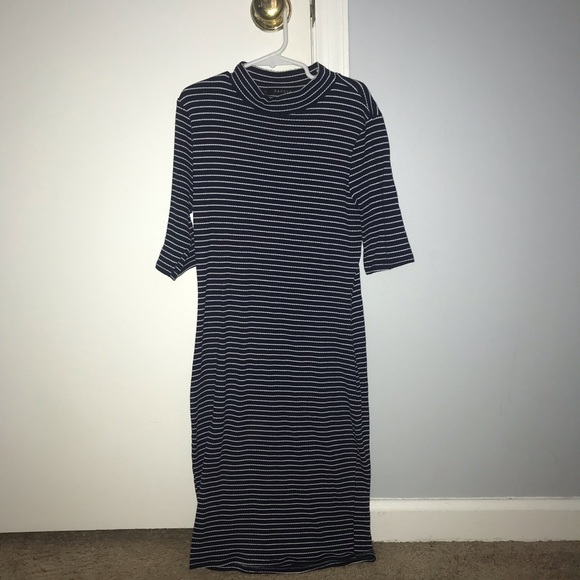 Navy Blue Form-Fitting Dress - Picture 2 of 3